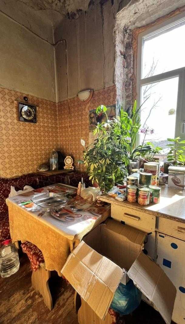 Продаю 2 кімнати в 3-кімнатній квартирі в районі Південної залізниці.