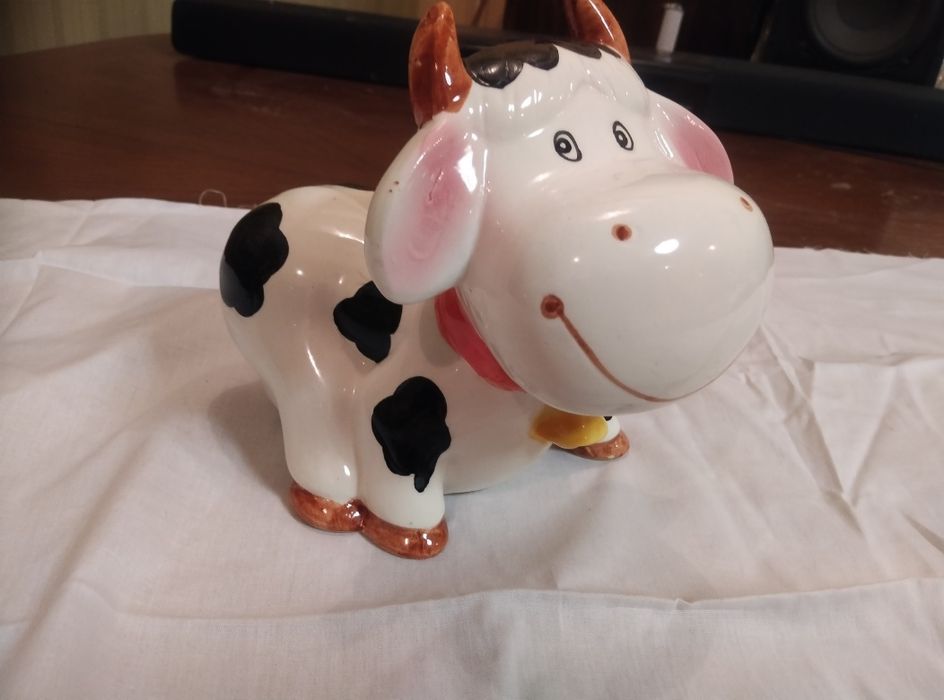 Копилка в виде коровы.