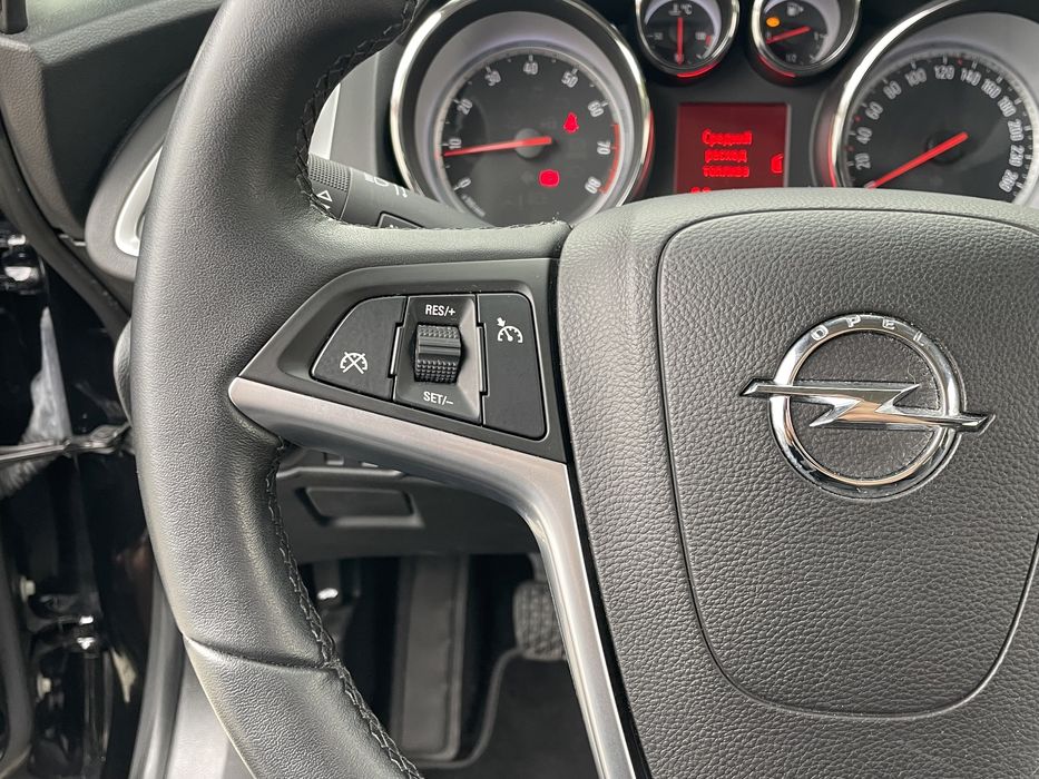 Продам Opel Astra J 2012р. 1.6 бензин Свіжопригнана