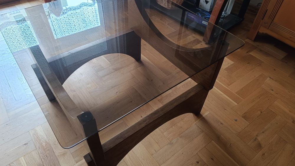 Stolik kawowy drewniany ze szklanym blatem, vintage