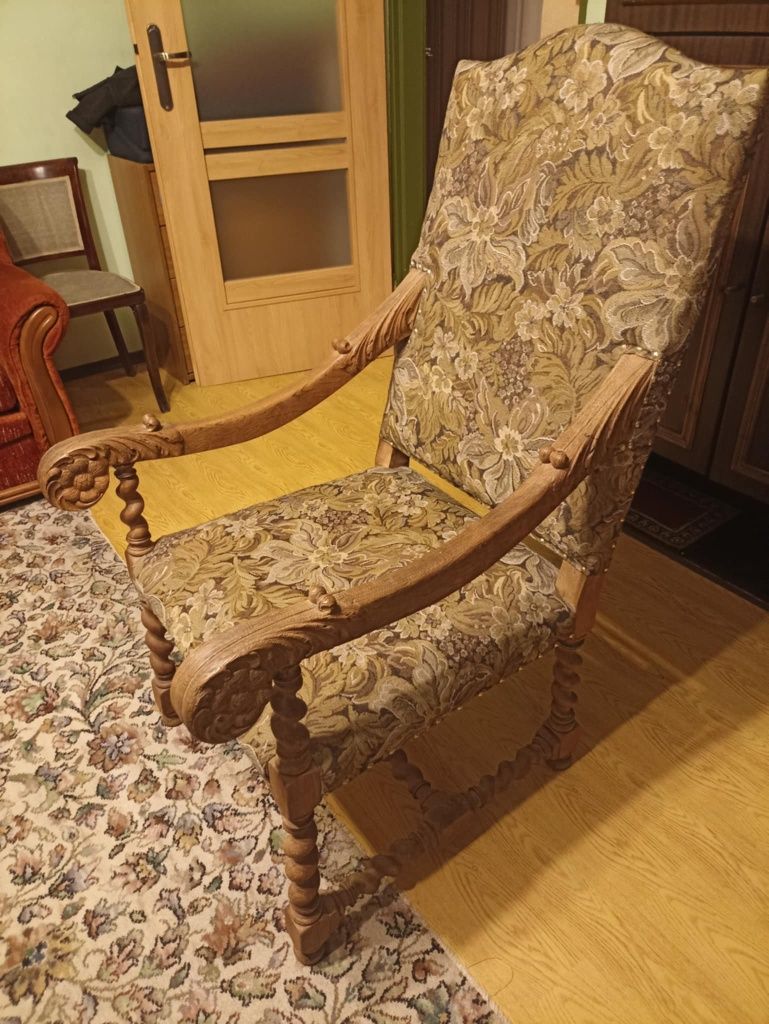 Fotel drewniany na sprężynach