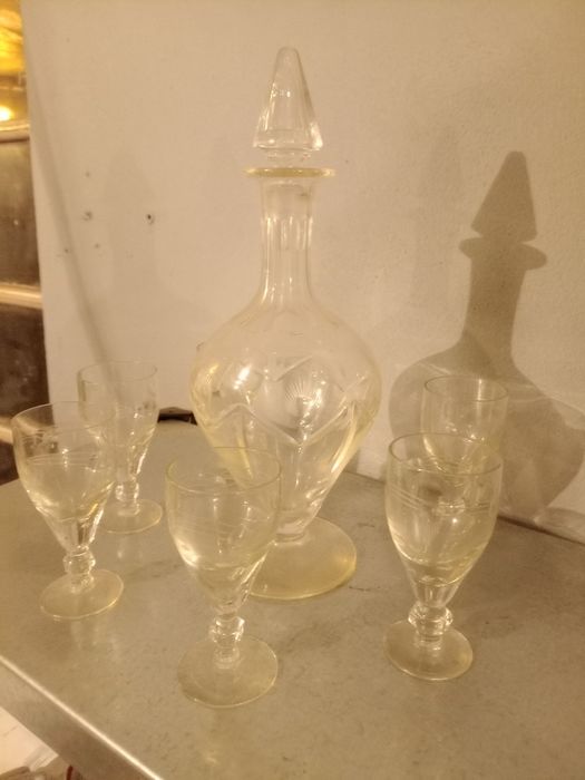 Conjunto de licoreira e 6 copos