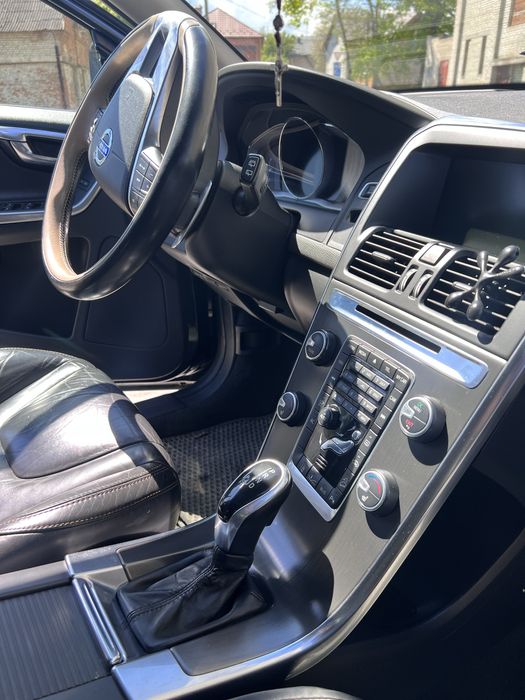Volvo xc60 2.4дизель D5 . AT. AWD.