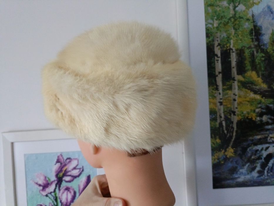 Czapka z norek norki biszkoptowe
