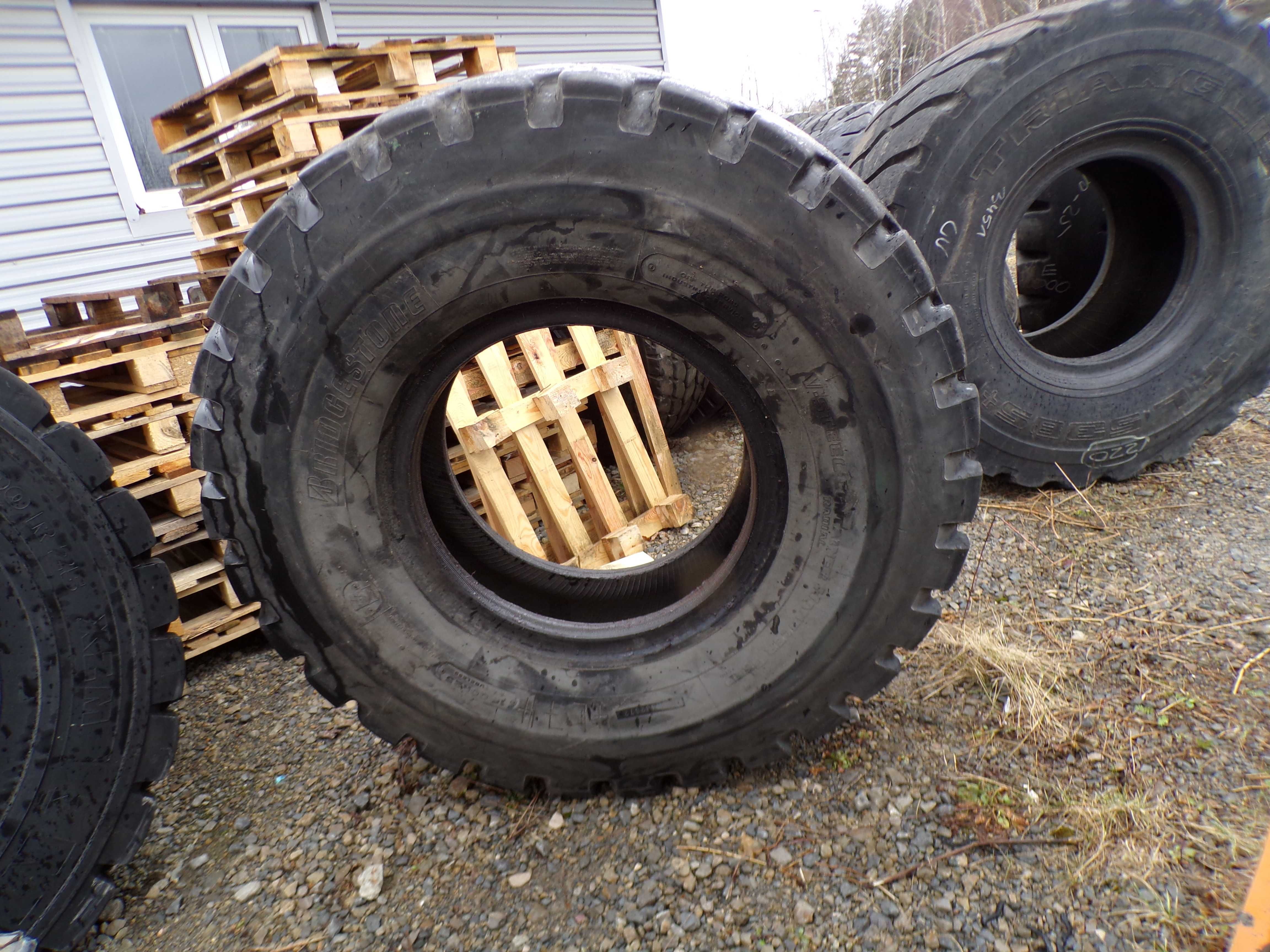 Opona 16.00R25 BRIDGESTONE V-STEEL CONTAINER (1300 netto)