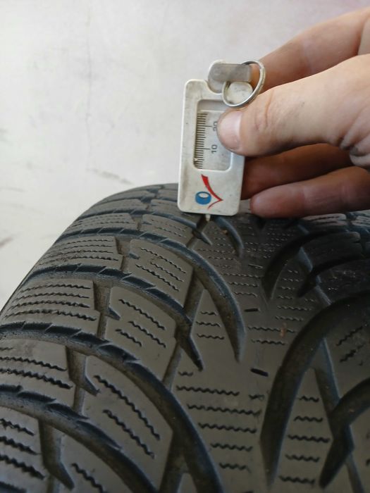 Opony zimowe Nokian 215/60/16