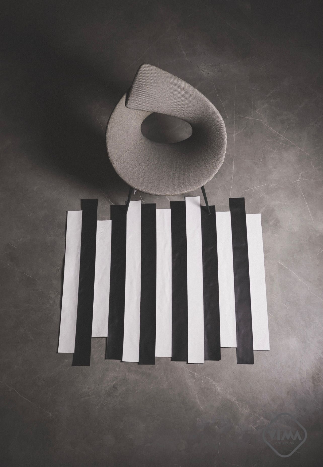 Luksusowy skórzany dywan Ives czarno-biały pasy