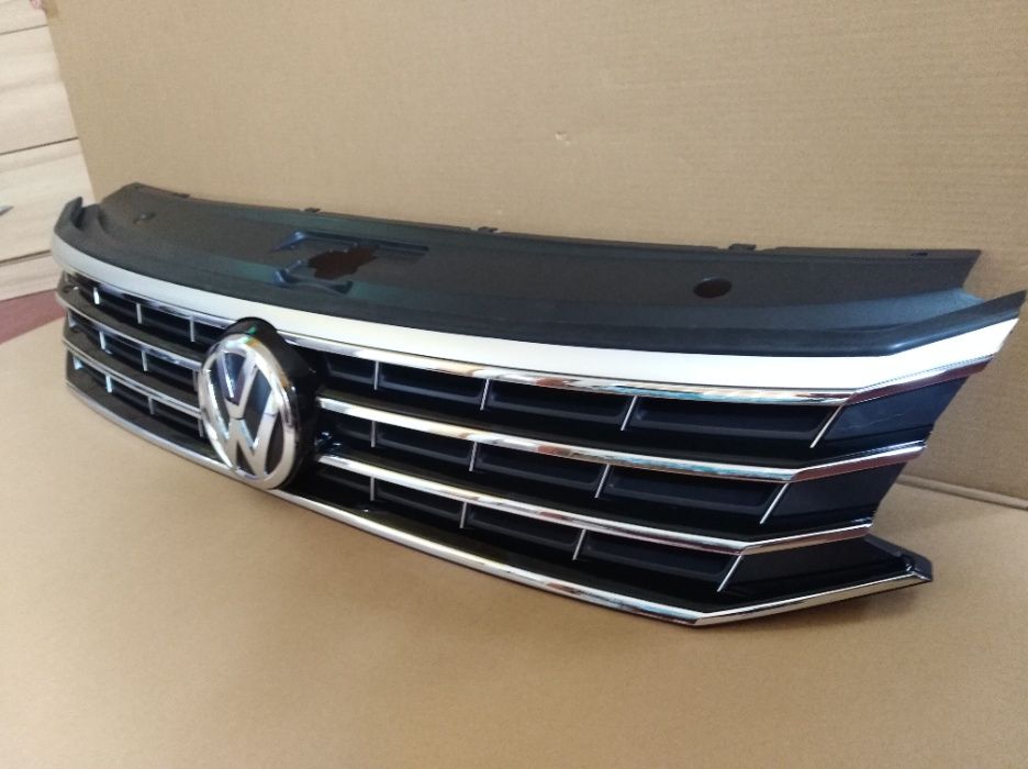 Решетка радиатора бампера центральная накладка Passat B8 B7 Jetta