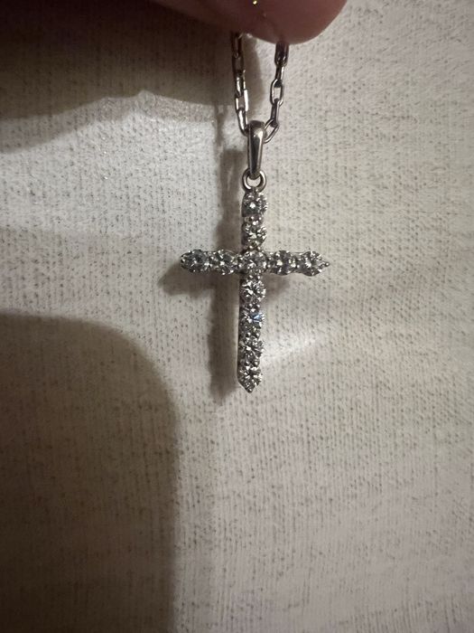 Продам крестик с природными бриллиантами