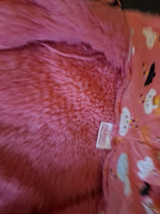 Sprzedam ciepłą bluzę dla dziewczynki marki so cute. rozmiar 74