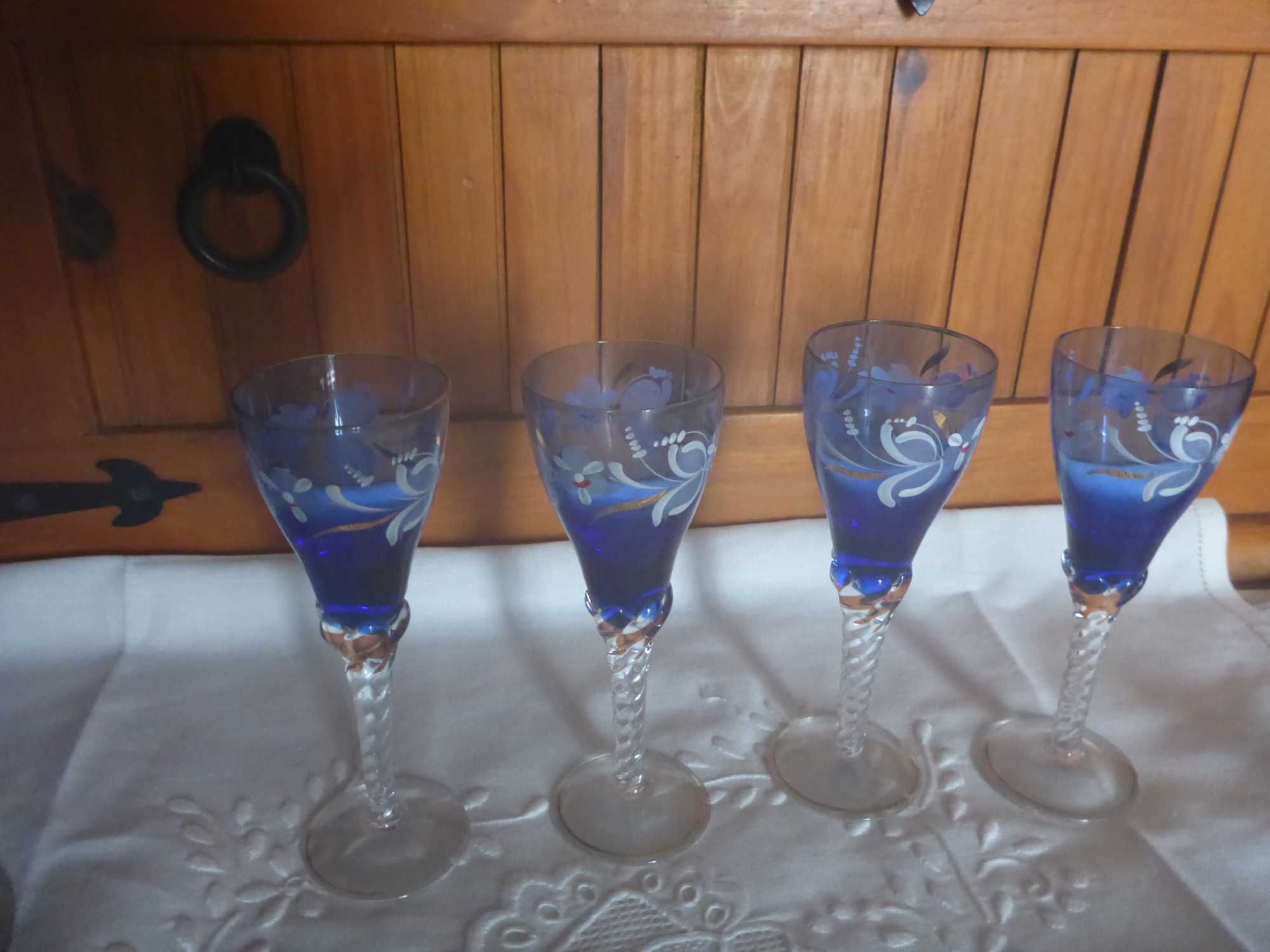 Garrafa Jarro + 4 cálices pé alto torcido em vidro Murano Azul cobalto