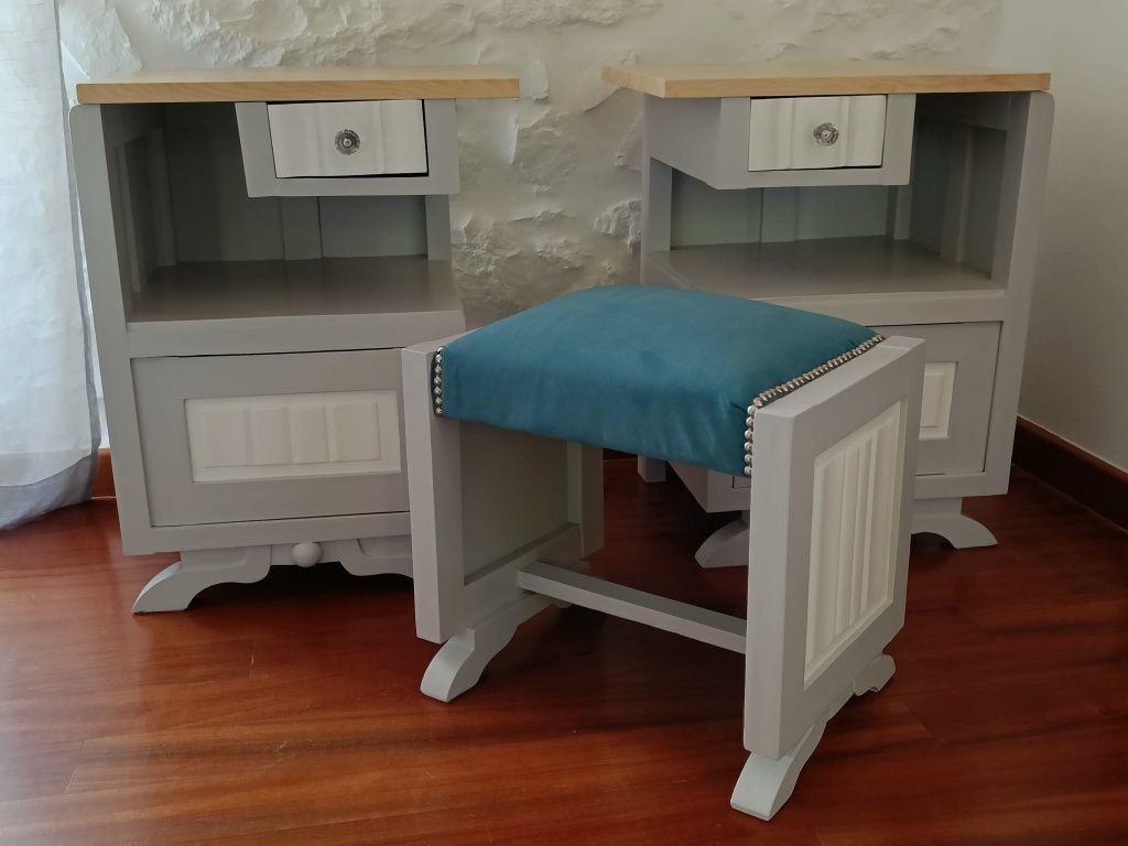 Conjunto Mesas de Cabeceira + banquinho de Quarto