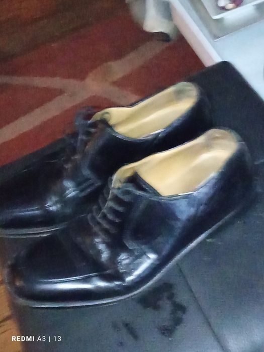 Sapatos homem em bom estado