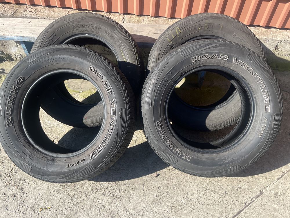 літні шини 255/65R17 Kumho Road venture в гарному стані