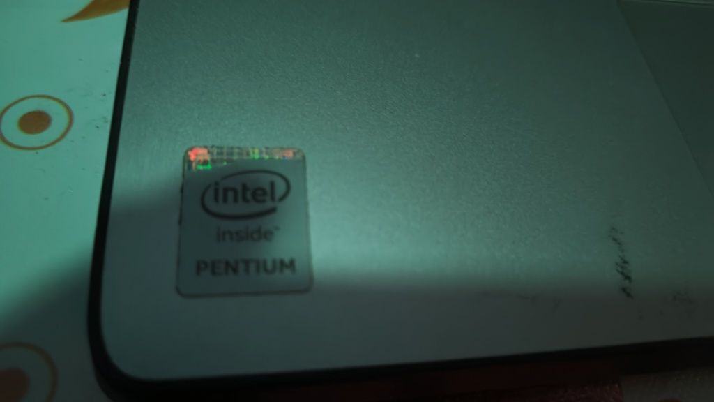 Sprzedam laptopa z funkcjami tabletu ekran dotykowy uszkodzony