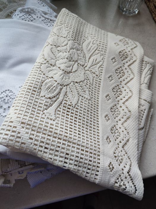 4  obrusy białe/kremowe