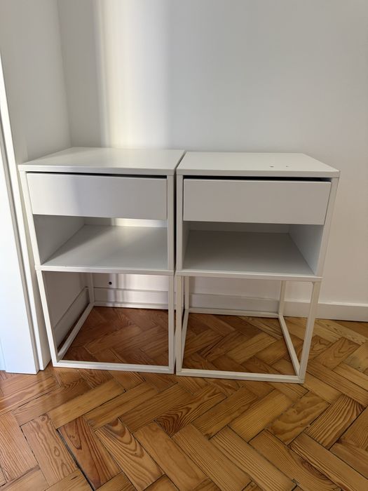 2 Mesas de cabeceira Ikea VIKHAMMER