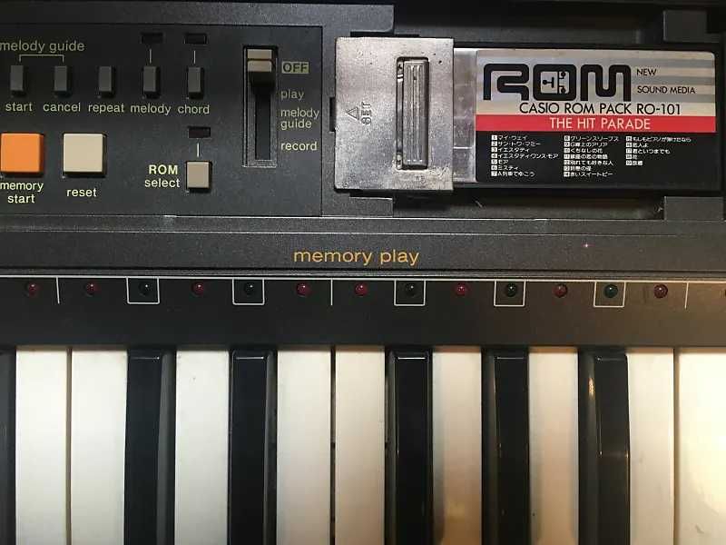 Casio CasioTone MT-800 with speakers