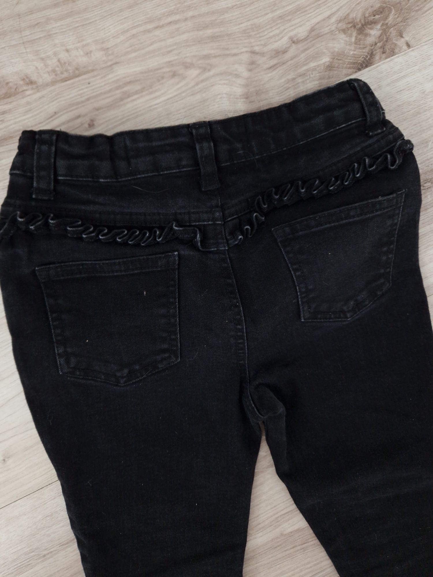 Primark_śliczne spodnie skinny jeans 122 cm falbanka