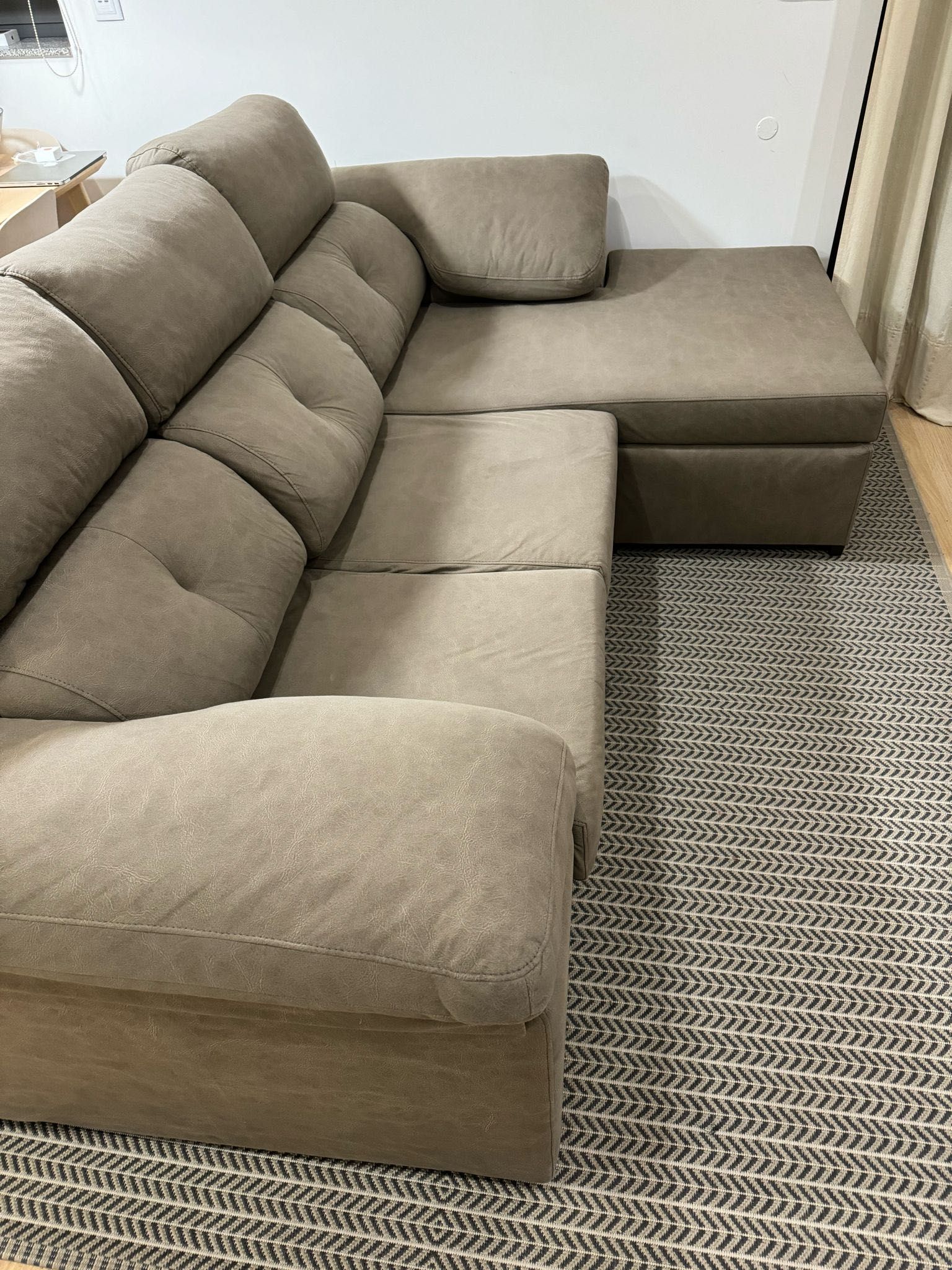 Sofá 2L + Chaise Long Reversível Elegant (240x160cm)