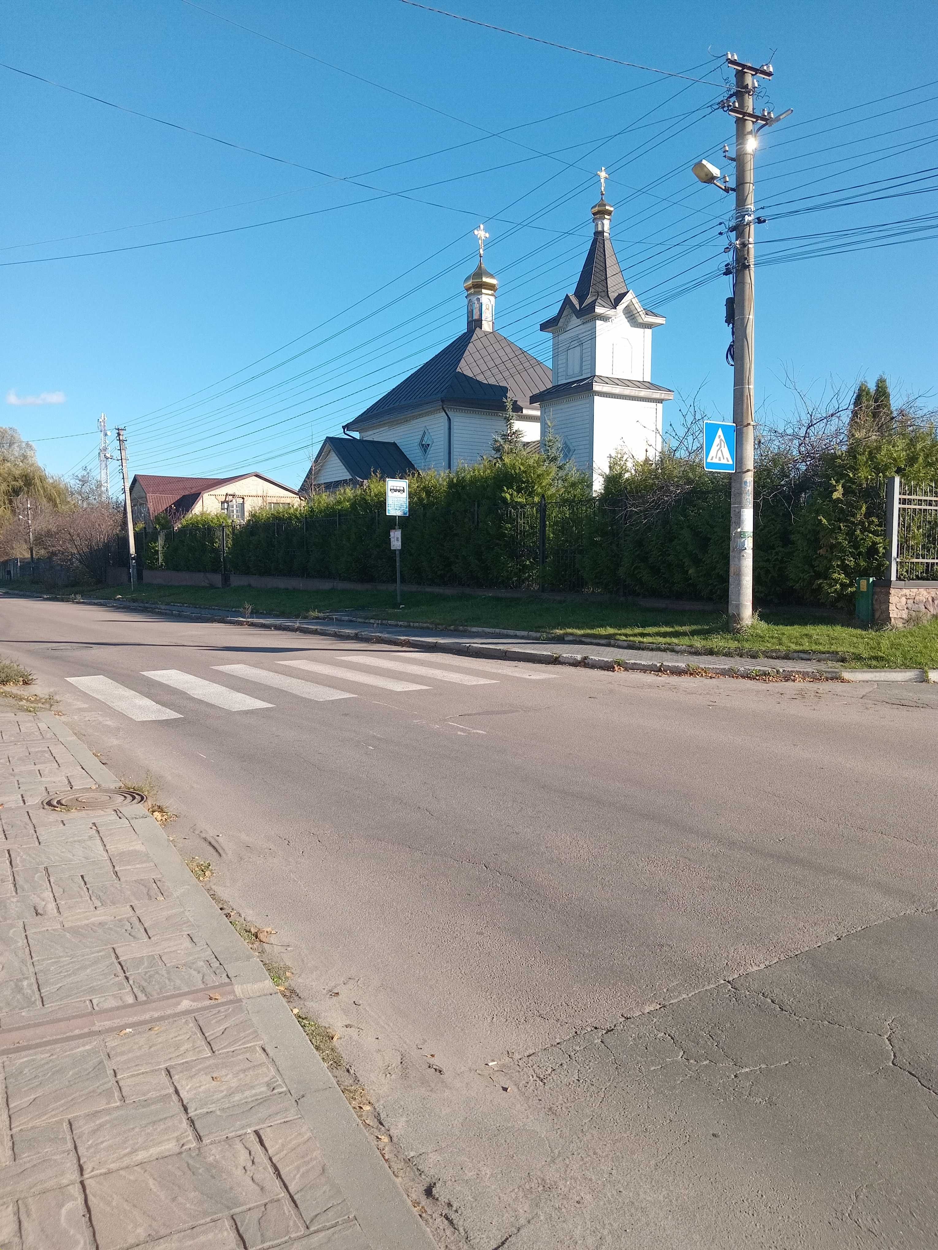 Сдам 12 соток-стоянка и домик в Киеве - метро Васильковская.