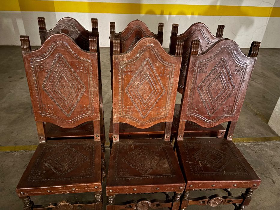 Mesa de Madeira extensível em excelente estado + 6 cadeiras