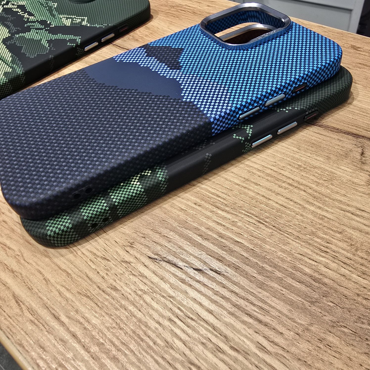 Чохли на iPhone 16 Pro Max як Pitaka