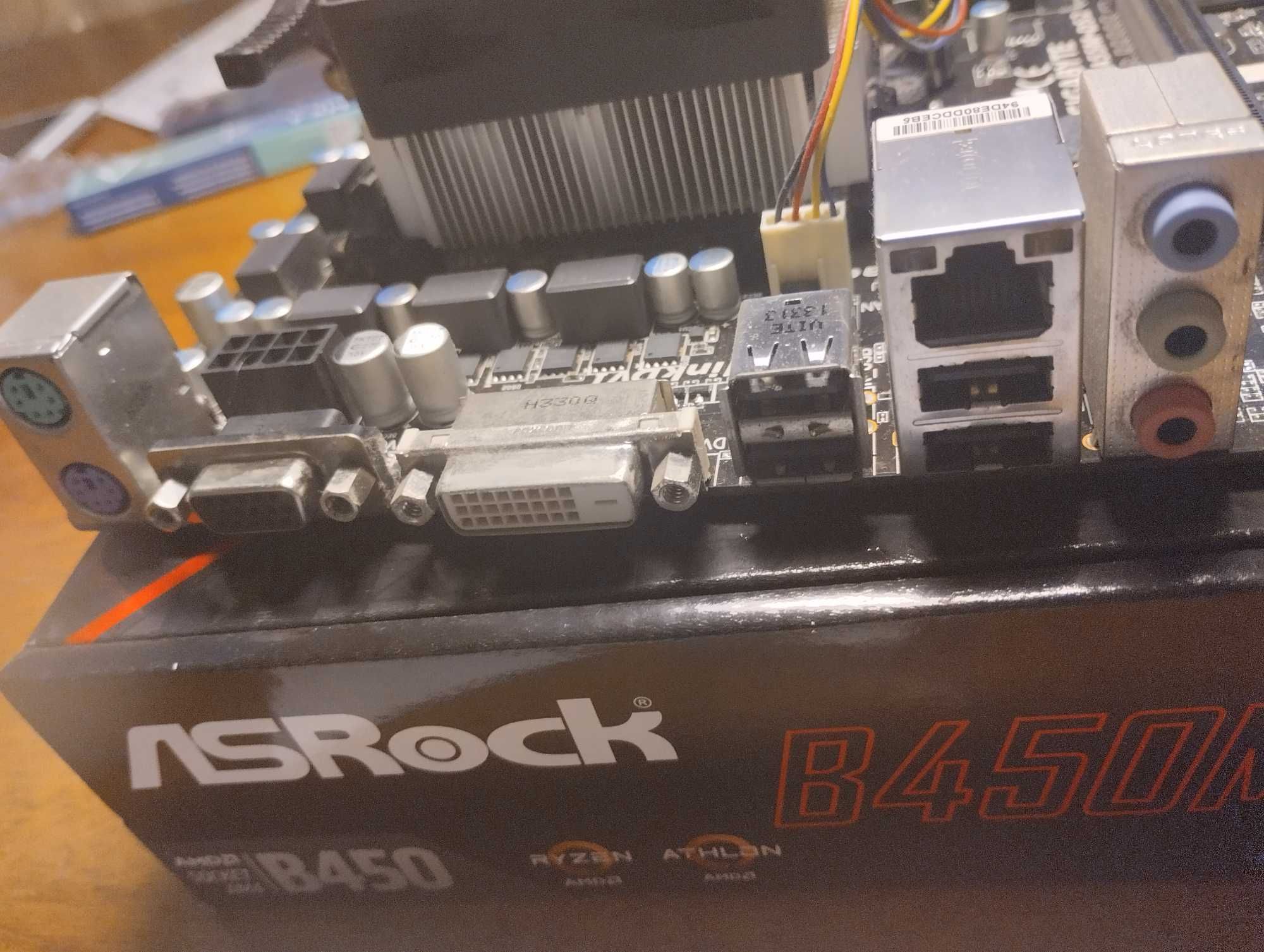 Комплект Gigabyte GA-F2A55M-DS2 FM2+ A4-4000 в идеальном состоянии