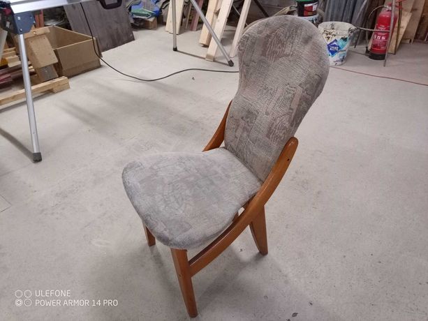Krzesła drewniane tapicerowane do renowacji