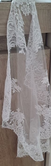 Piękna biała suknia ślubna długi koronkowyrękaw