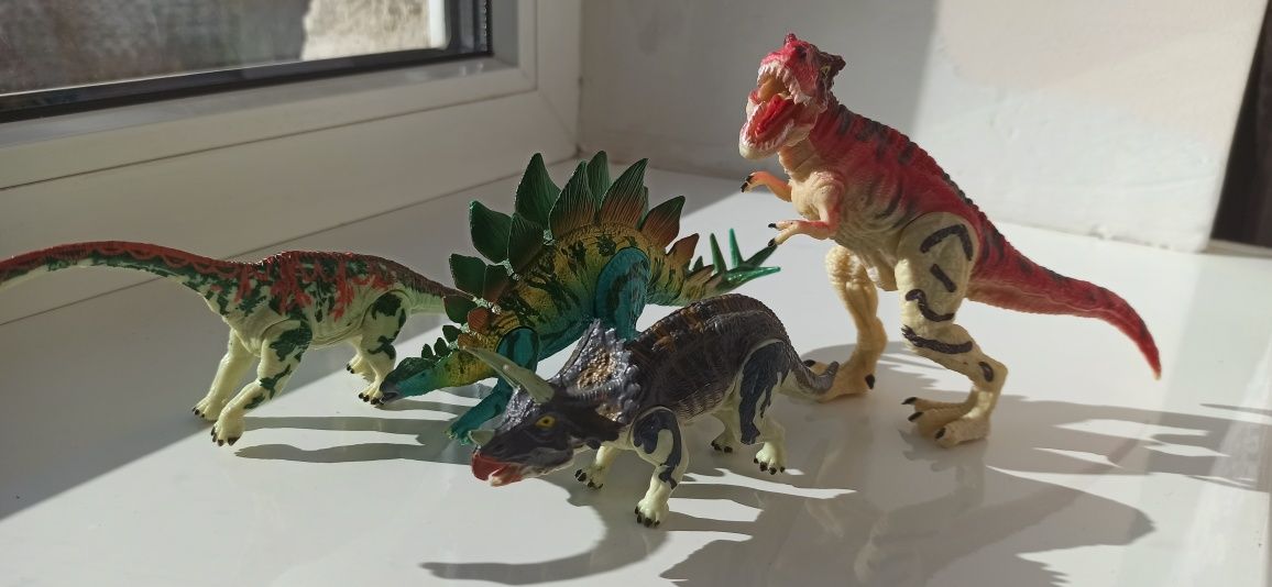 Динозаври.            .