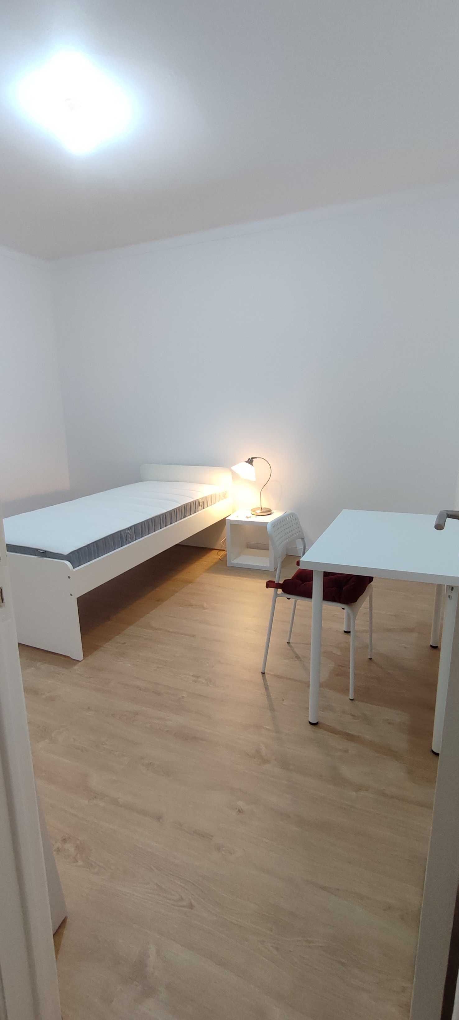 Quarto junto metro Arroios Com Recibo e Despesas incluidas