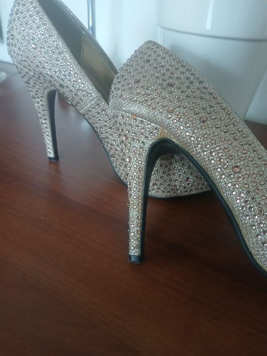 Szpilki złote cekiny 39