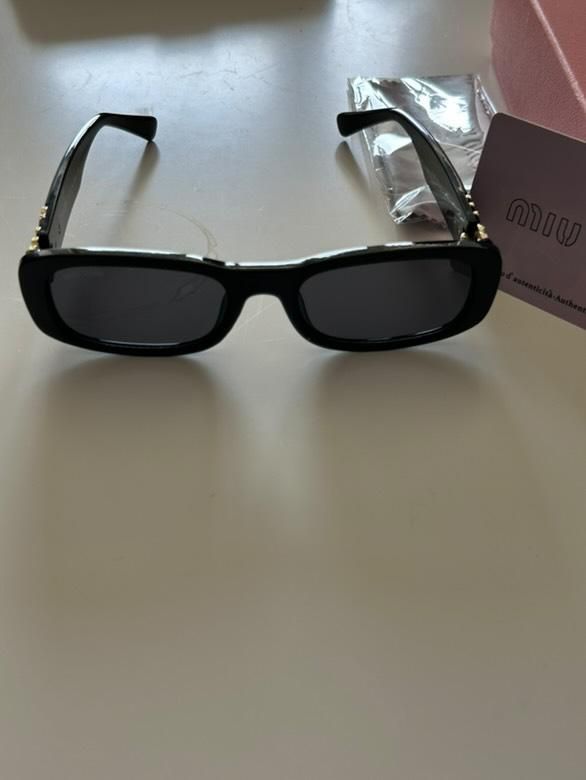 Oculos de sol  Miu Miu Preto