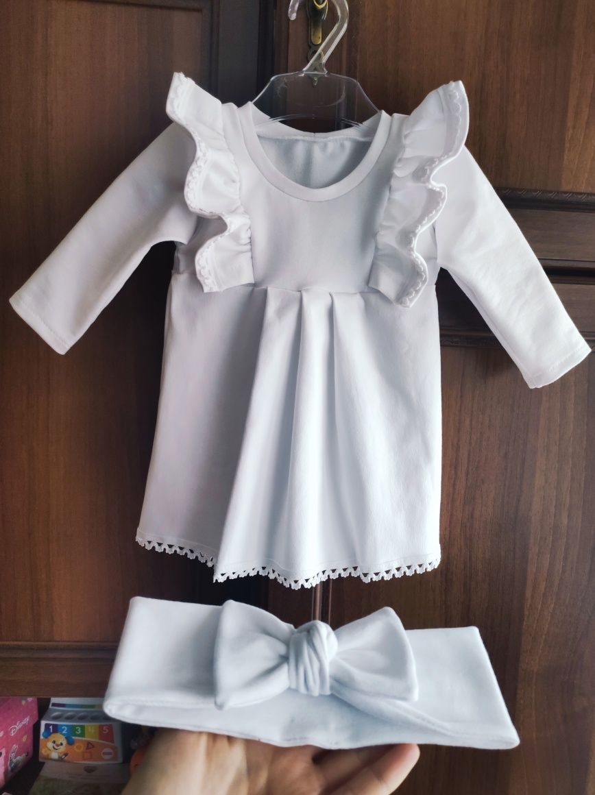 Biała sukienka 68 chrzest chrzciny falbanki koronka opaska pin wiązana