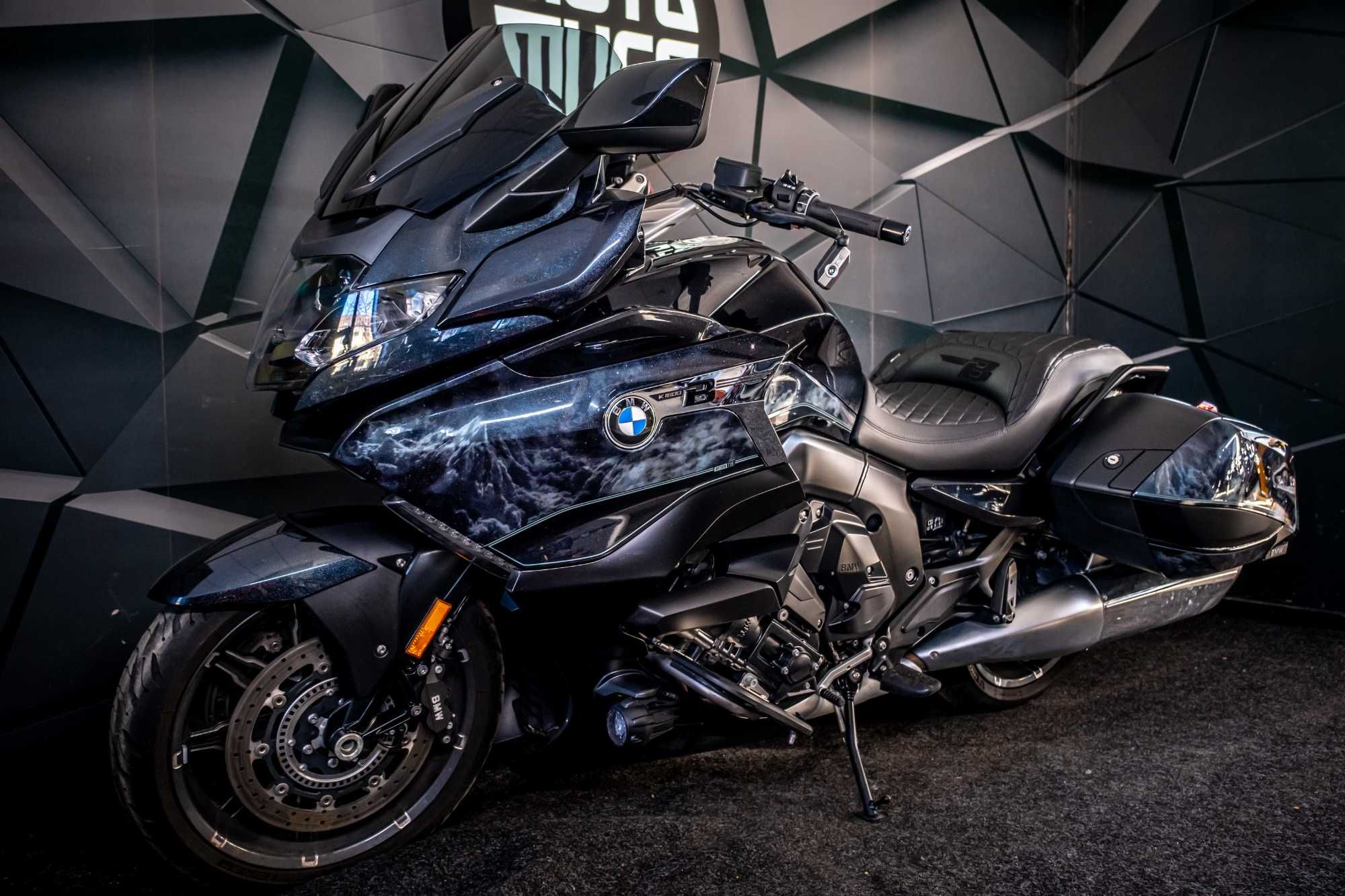 BMW K1600 Midnight