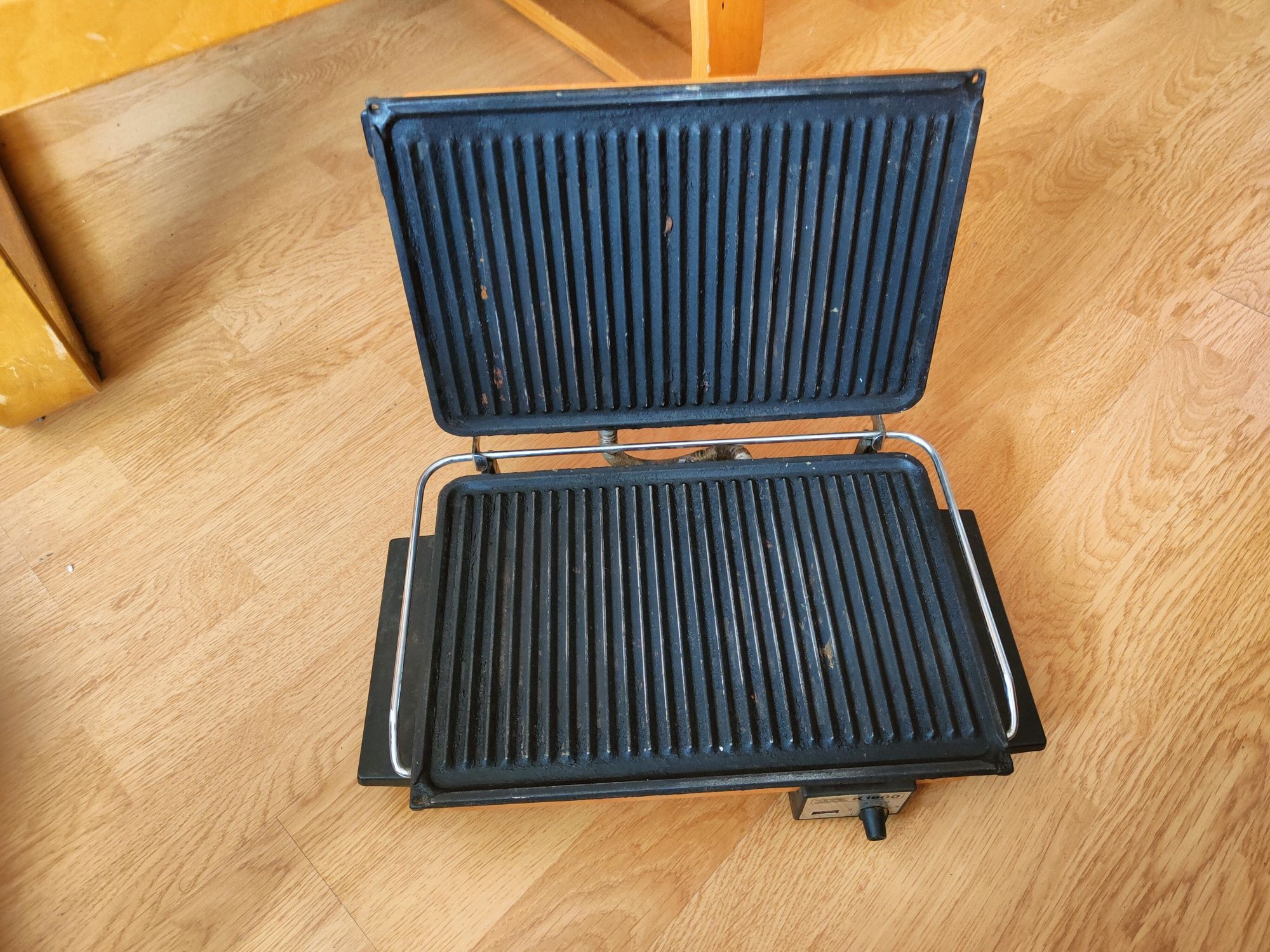 Opiekacz grill kontaktowy