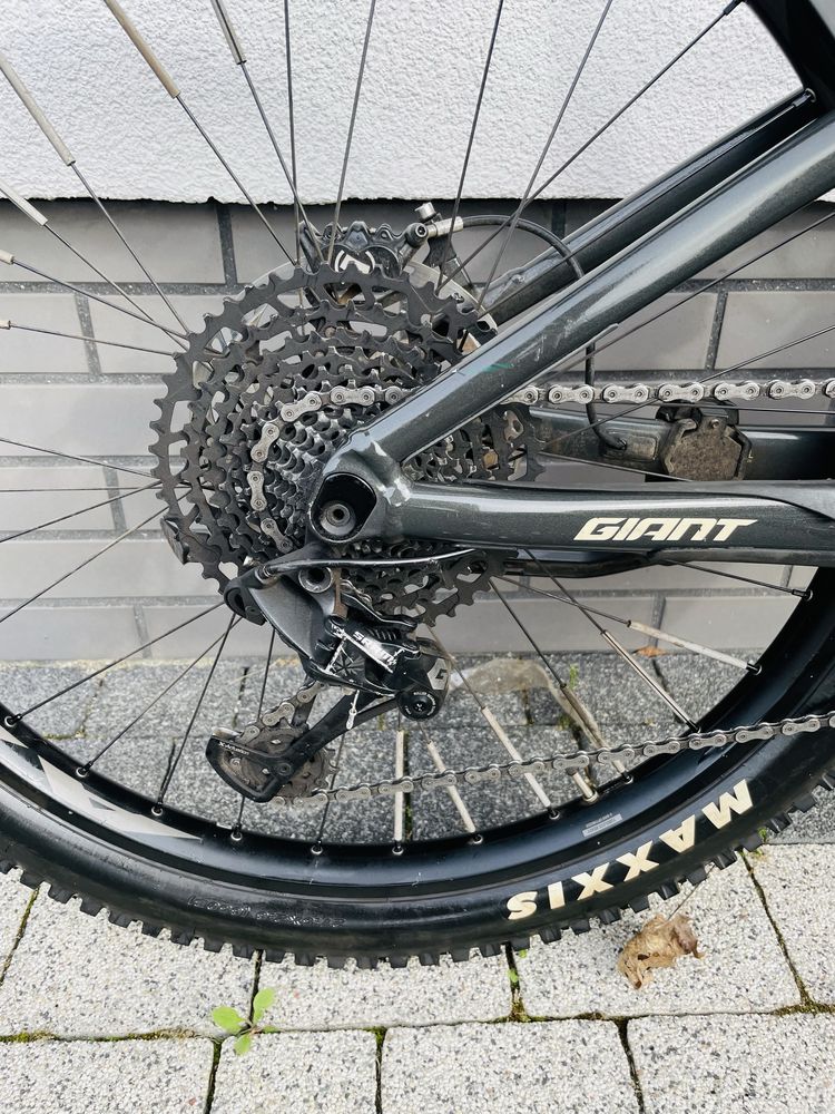 Rower elektryczny GIANT REGIN E 2 PRO * L 27.5 + dodatki * FULL MTB
