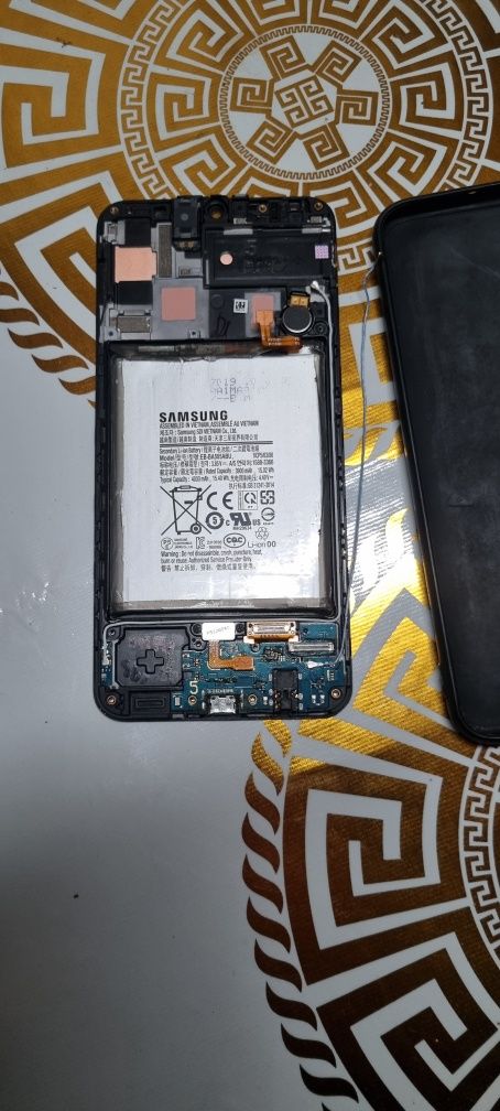 Продам дисплей на Samsung a50 amoled оригинал