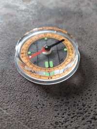 Kompas - idealny na wycieczkę z mapą w ręku