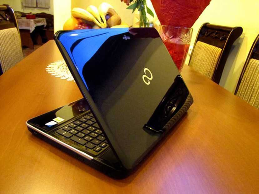 Ноутбук Fujitsu\Экран 17.3"\CORE i7 \RAM 8Gb\GeForce -2Gb\Память 980Gb