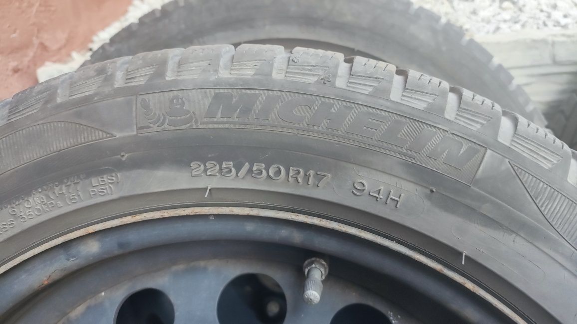 Felgi stalowe 5x120 z oponami zimowymi Michelin