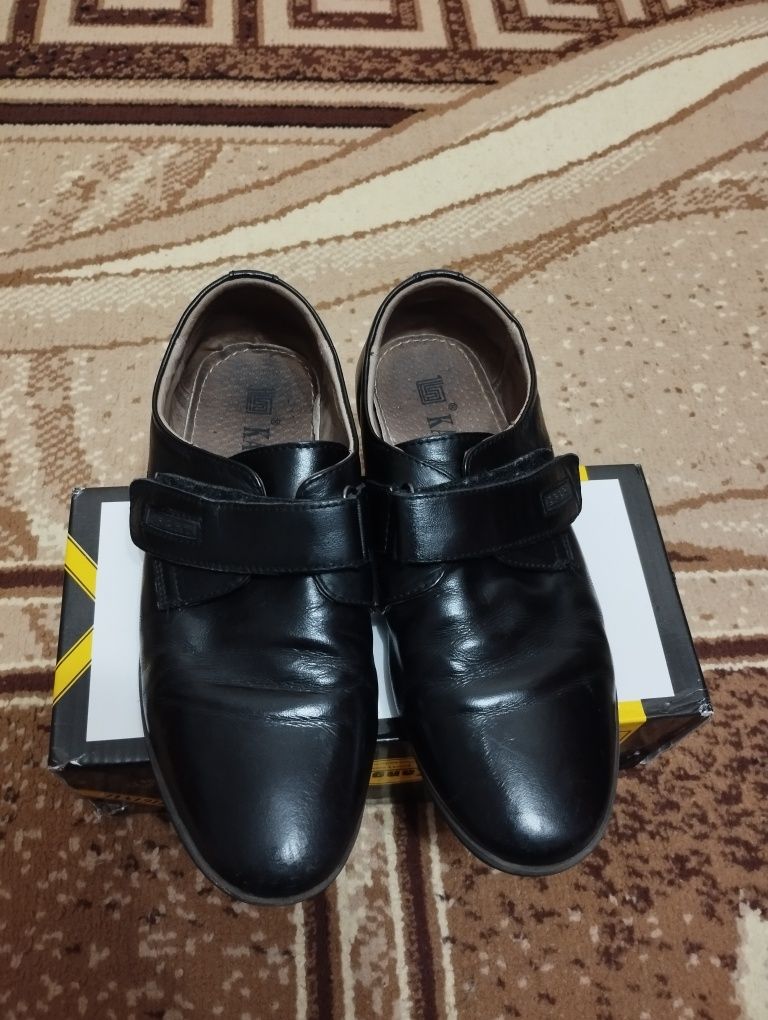 Продається взуття