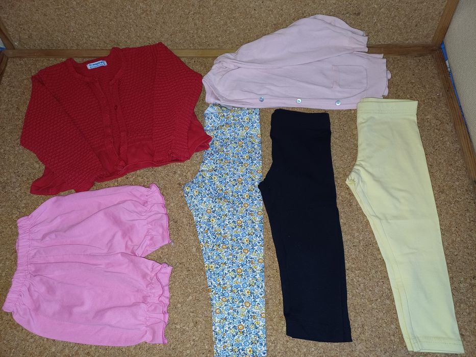 Conjunto/lote de roupa de menina, bebé. 
Tamanho = 12/18 meses.