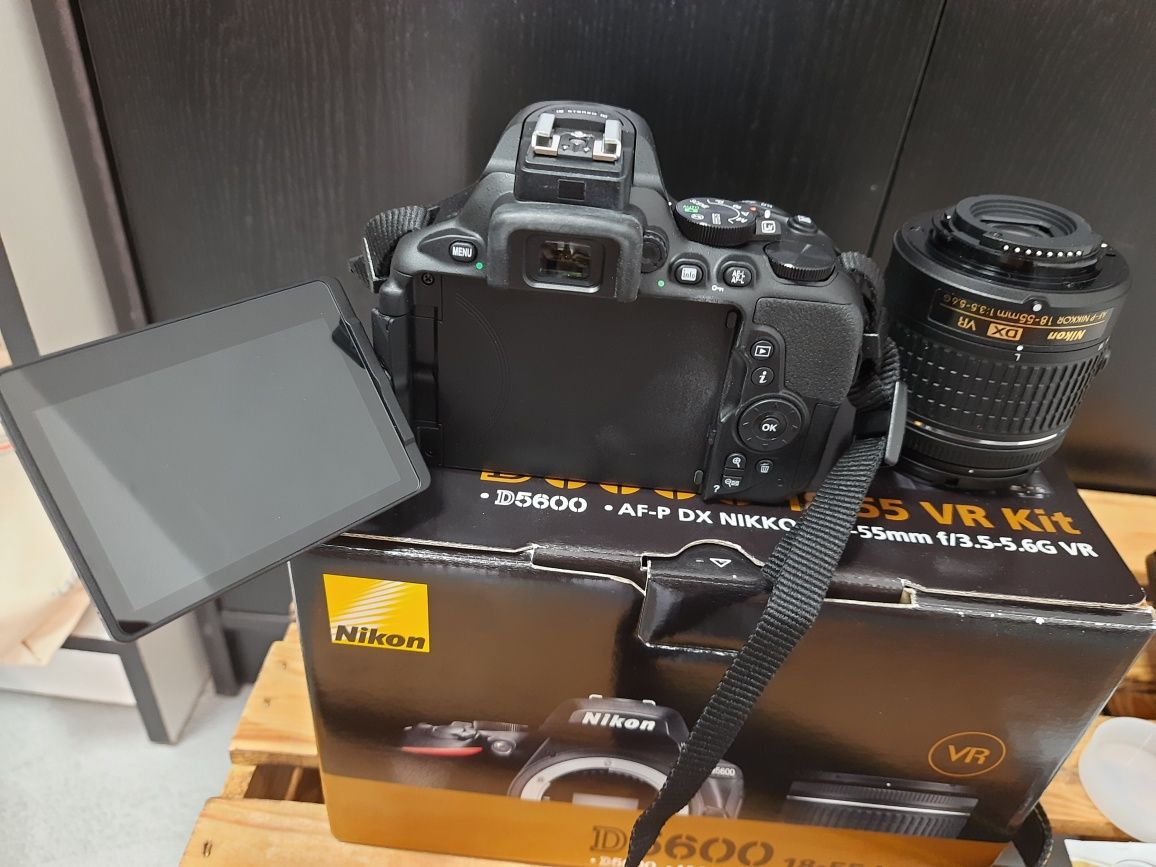 NOWY Aparat lustrzanka Nikon D5600 18 do 55 VR Kit + 128GB karta pamię