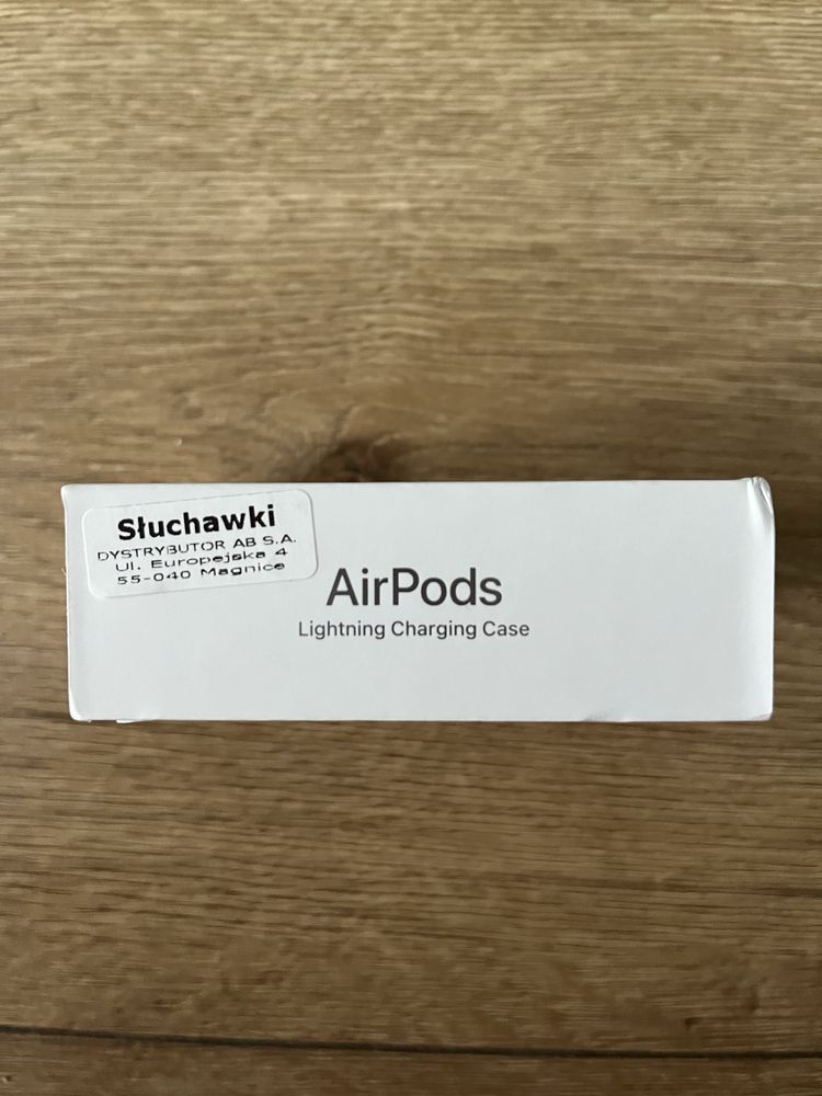 Słuchawki bezprzewodowe Apple AirPods 3. generacji z etui ładującym
