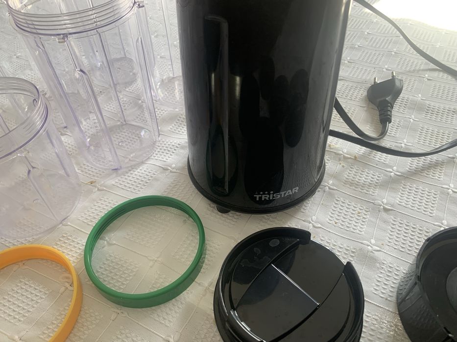 Maquina para batidos e sumos com tofos os acessorios