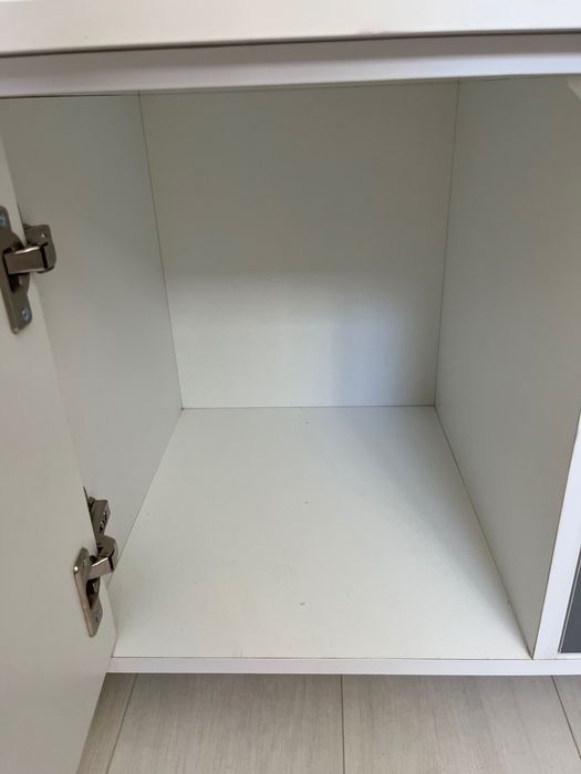 Aparadores branco e cinzento