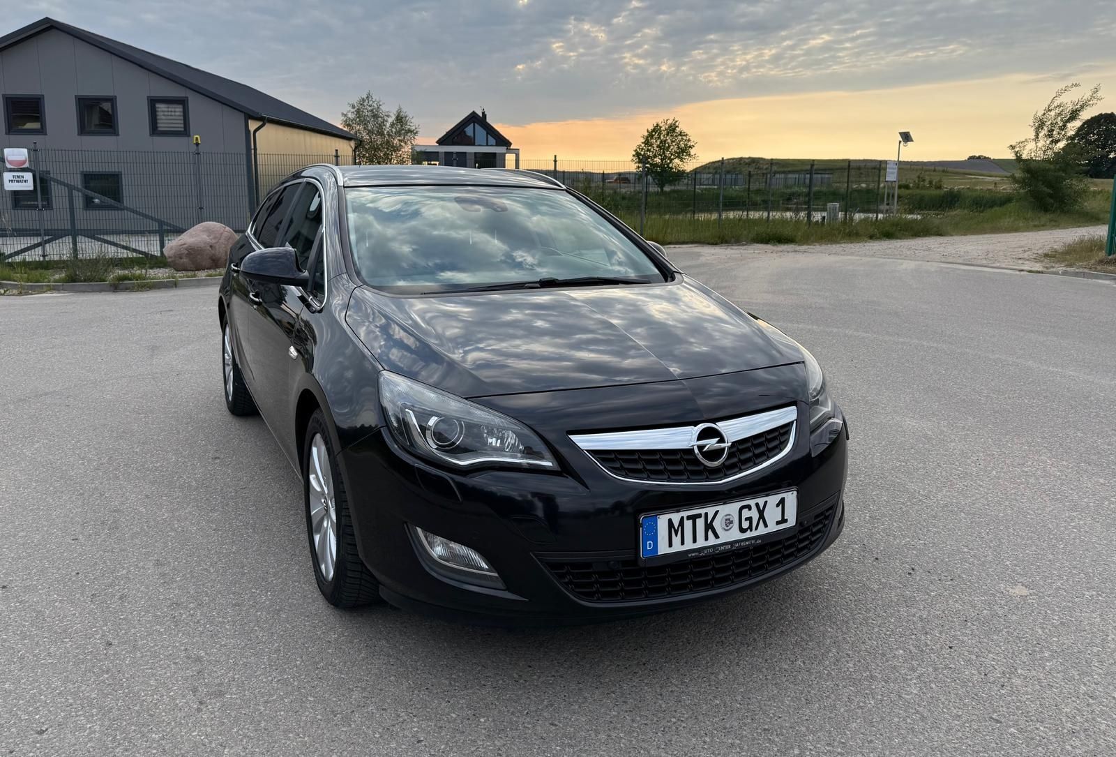 Opel Astra J Kombi DIESEL | Xenon | LED | Klimatronik |