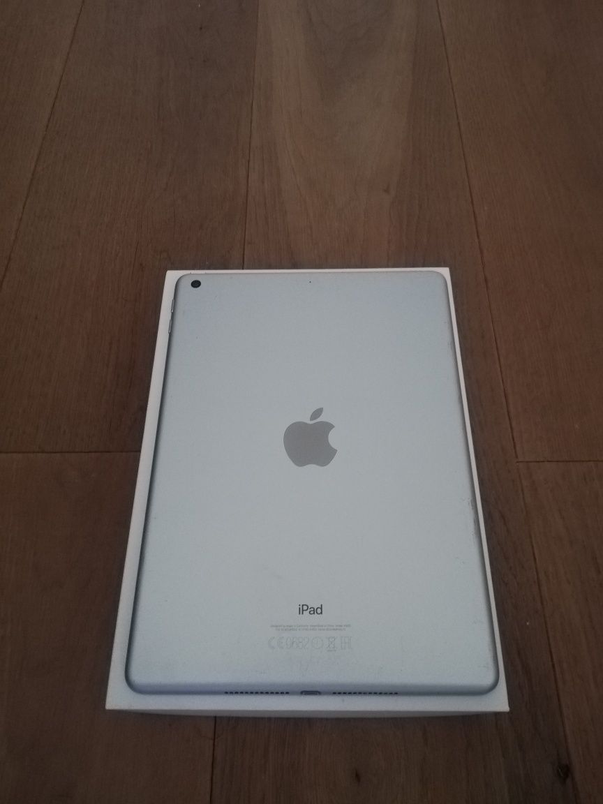 Ipad 5th generation 32gb 9.7"